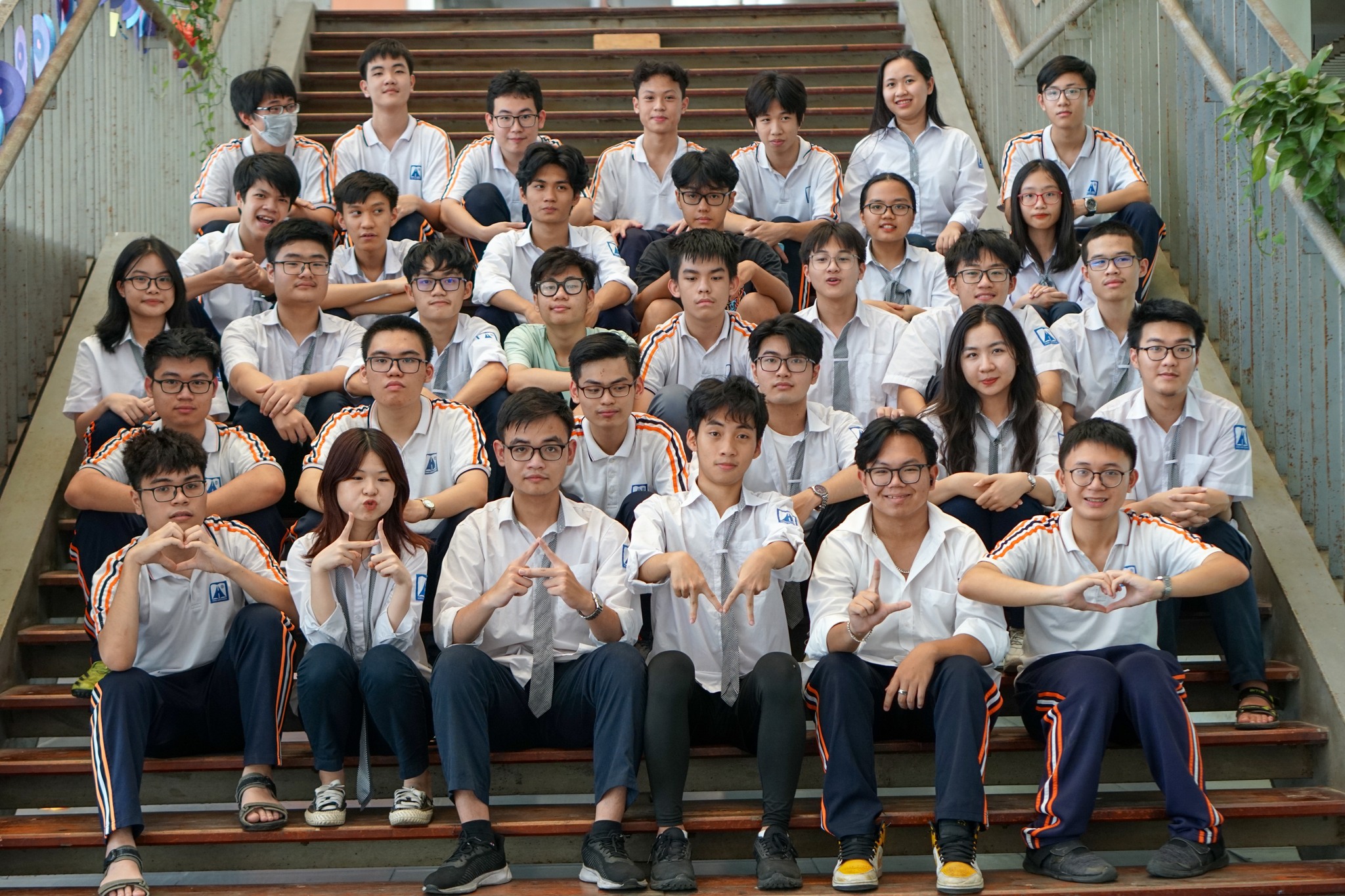 Group photo of Hanoi-Amsterdam Math Lovers club